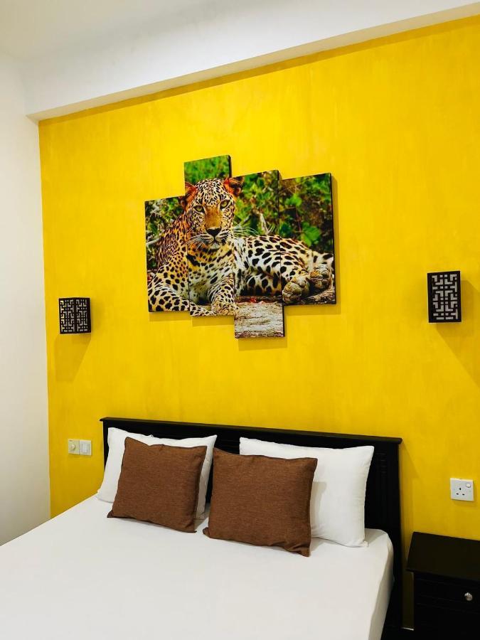 Funwhales Rest House Negombo Exteriör bild