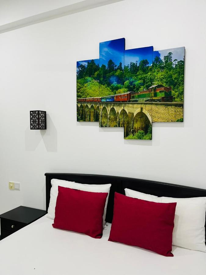 Funwhales Rest House Negombo Exteriör bild