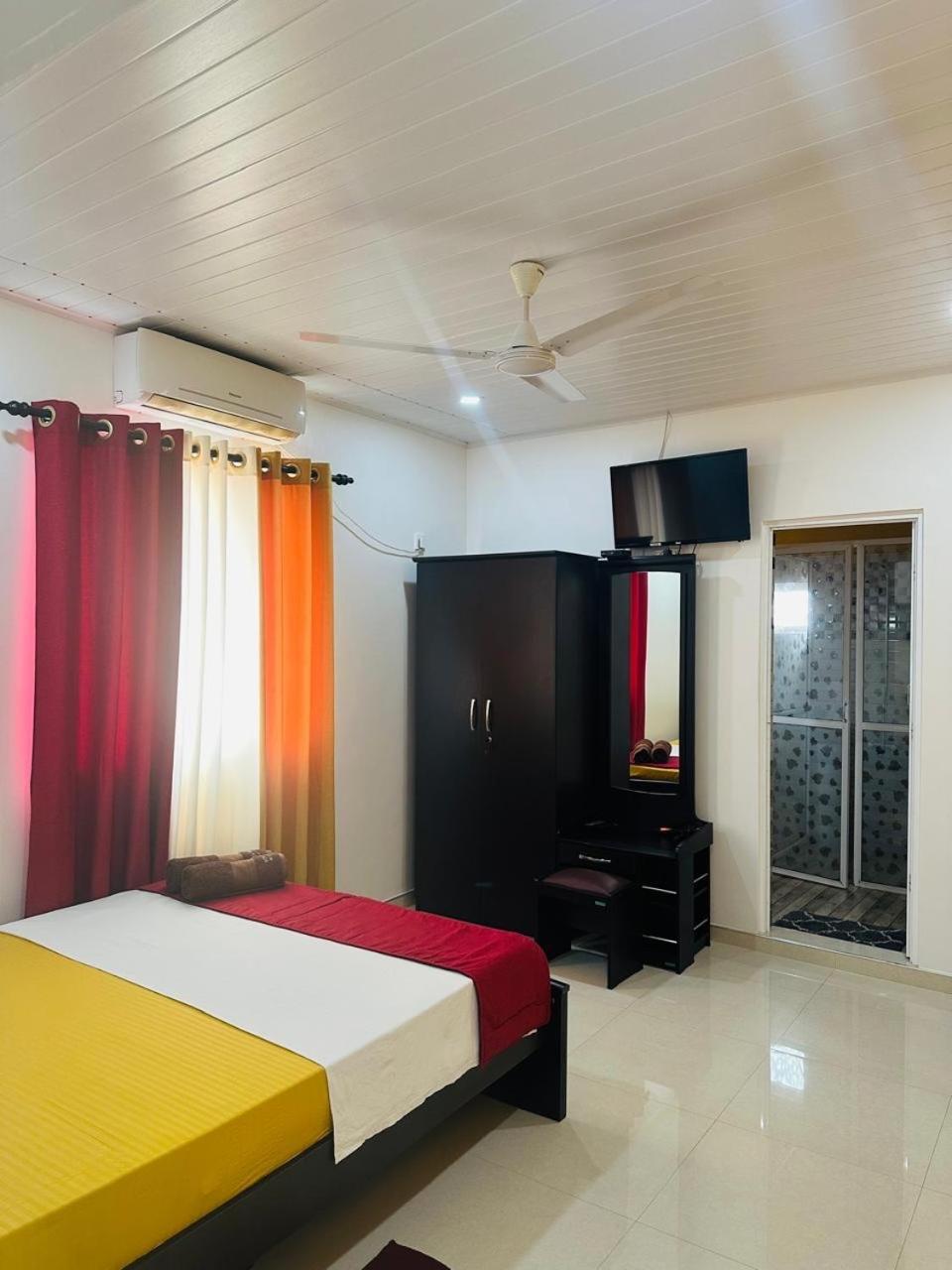 Funwhales Rest House Negombo Exteriör bild